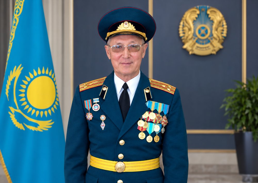 Равнение на пенсионера МЧС - в свои 79 лет вдохновляет своей активностью