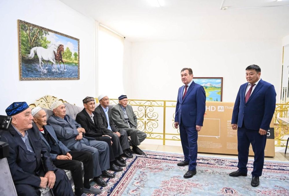 Пожилых людей поздравили с праздником