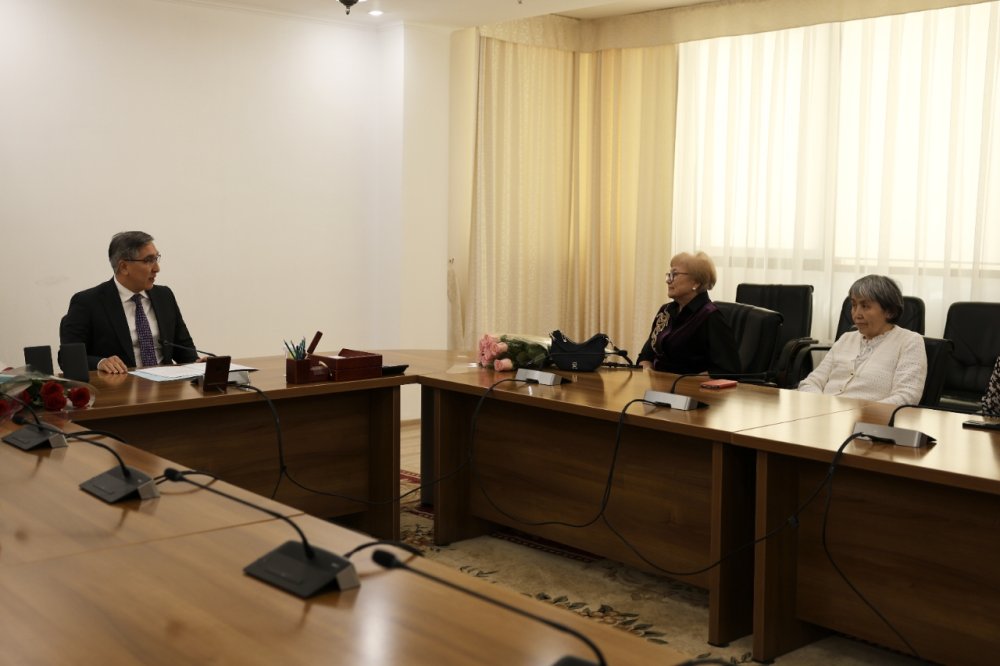 К трудовым вершинам: в Миннацэкономики чествовали ветеранов отрасли