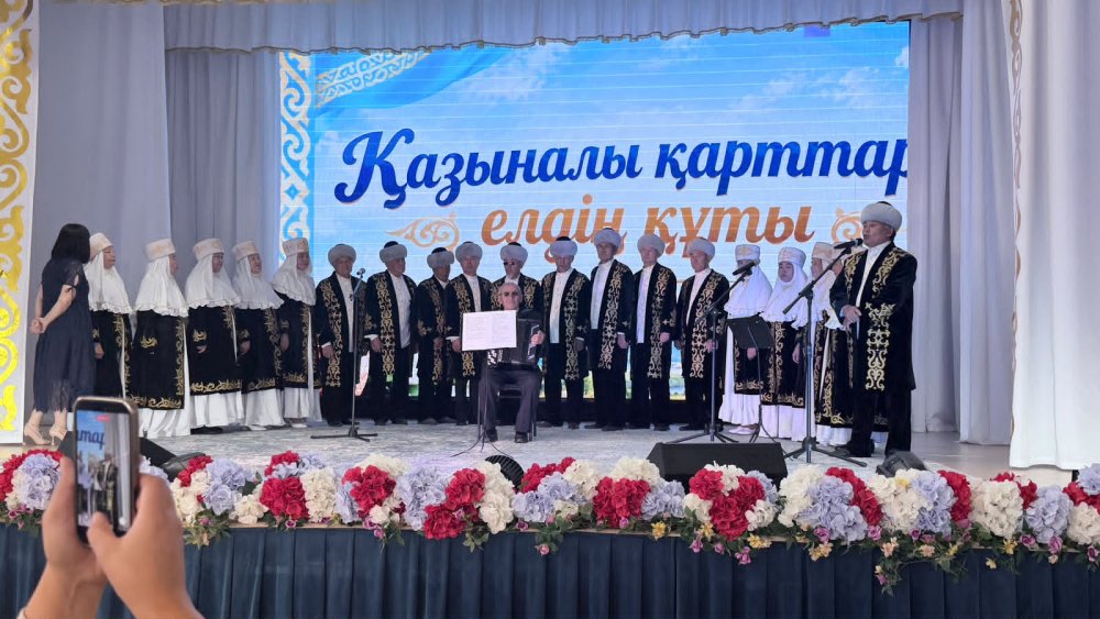 Нашим старейшинам — уважение и почёт
