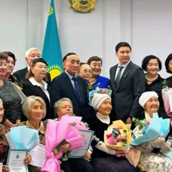В районе Сарыарка поздравили активных представителей старшего поколения