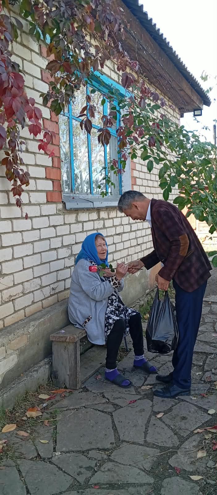 В преддверии Международного дня пожилых людей акимат Аршалинского сельского округа тепло поздравил наших уважаемых старших жителей