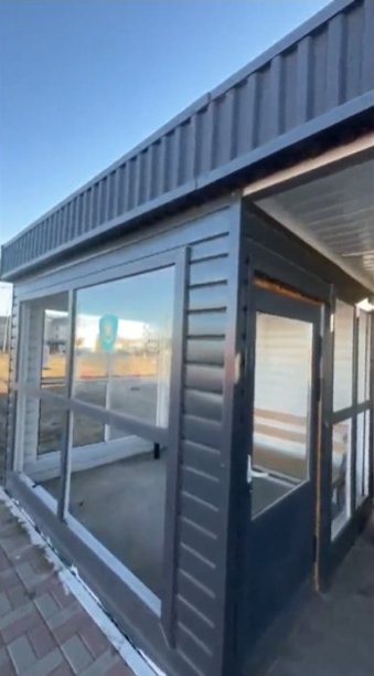 Разбил стекла теплой остановки — попал под камеры: в Каркаралинске мужчина получил пять суток ареста