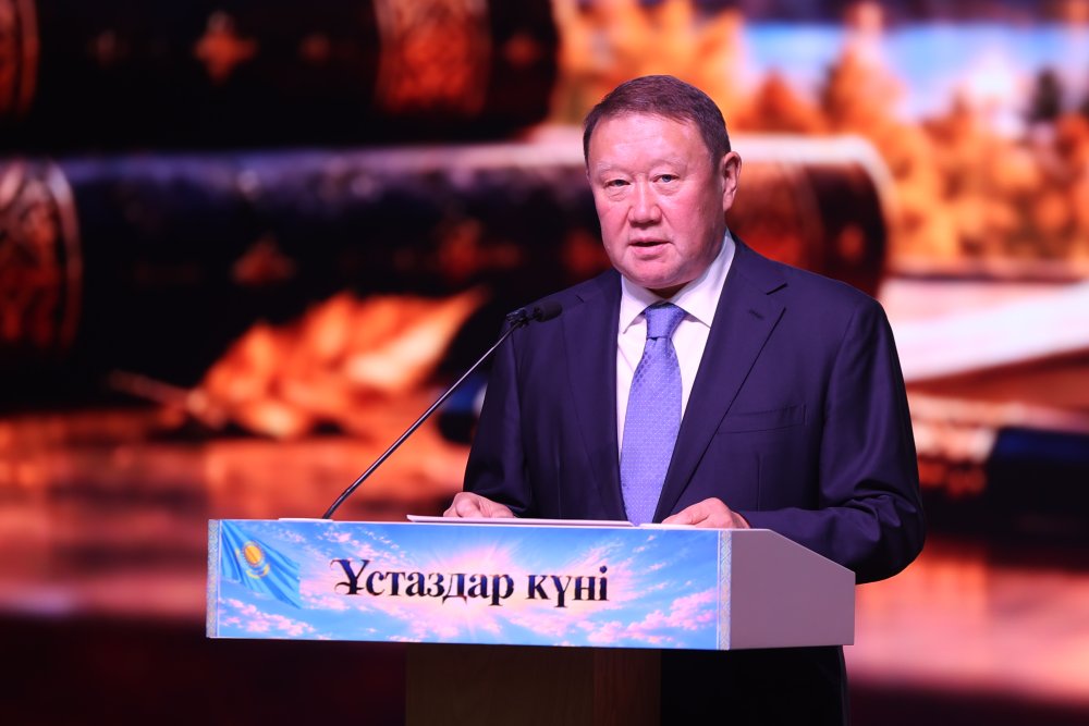 Глава региона поздравил учителей с профессиональным праздником