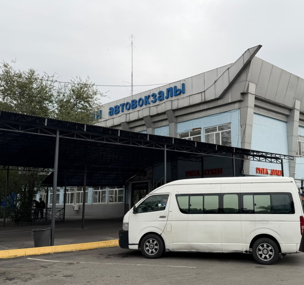 08.10.2026 года ГУ «Управление пассажирского транспорта и автомобильных дорог области Жетісу» провела акцию "Адал жол-қауіпсіз бағыт" информирование о прозрачности дорожных проектов и распределения маршрутов где были розданы памятки для пассажиров.