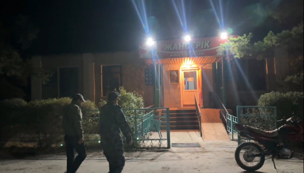 Ночной рейд по профилактике правонарушений и обеспечению безопасности несовершеннолетних — Фото 4