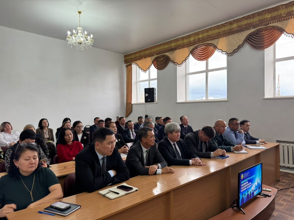 В Майском районе состоялся рабочий визит представителей Департамента Агентства РК по делам государственной службы — Фото 2