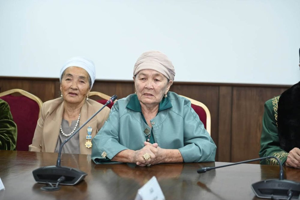 Аким района поздравил ветеранов образования и медицины с 80-летним юбилеем — Фото 6