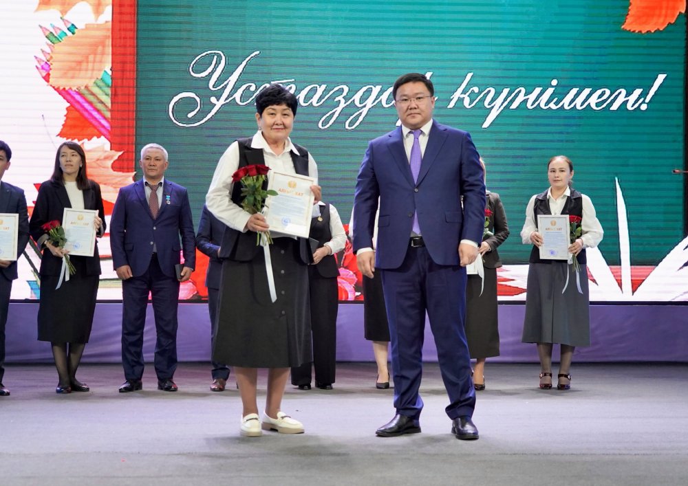 В КЕНТАУ ОТМЕТИЛИ ДЕНЬ УЧИТЕЛЯ НА ТЕМУ «В СЕРДЦЕ - МИЛОСЕРДИЕ, В РУКАХ - ОБРАЗОВАНИЕ» — Фото 6