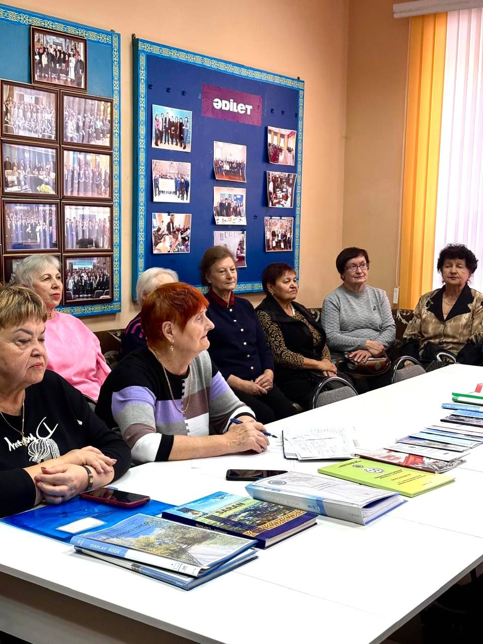 Сегодня, 12 октября 2026 года, в совете ветеранов города Сарани состоялась важная встреча специалиста ГУ «Отдел занятости и социальных программ города Сарани» с местными ветеранами труда — Фото 2