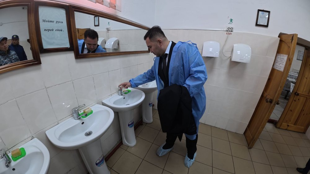 Представитель Уполномоченного по правам человека в Республике Казахстан по Карагандинской области К. М. Бейсенбеков совместно с членом Координационного совета при Уполномоченном по правам человека в Республике Казахстан Черноморской К.Н. посетили учреждение № 29 уголовно-исполнительной системы — Фото 5