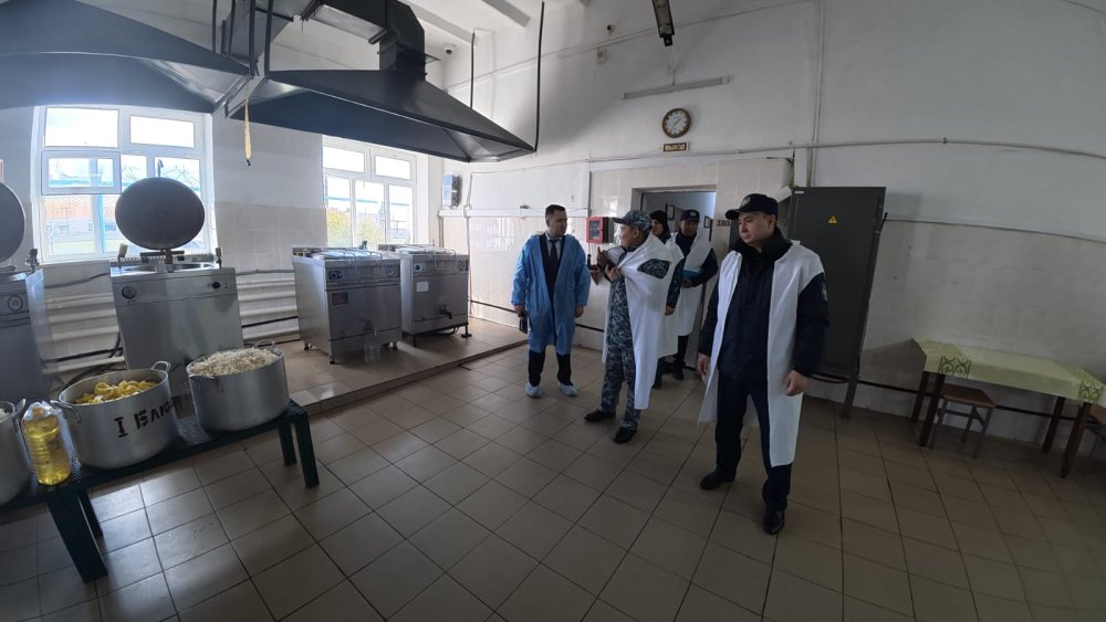Представитель Уполномоченного по правам человека в Республике Казахстан по Карагандинской области К. М. Бейсенбеков совместно с членом Координационного совета при Уполномоченном по правам человека в Республике Казахстан Черноморской К.Н. посетили учреждение № 29 уголовно-исполнительной системы — Фото 9