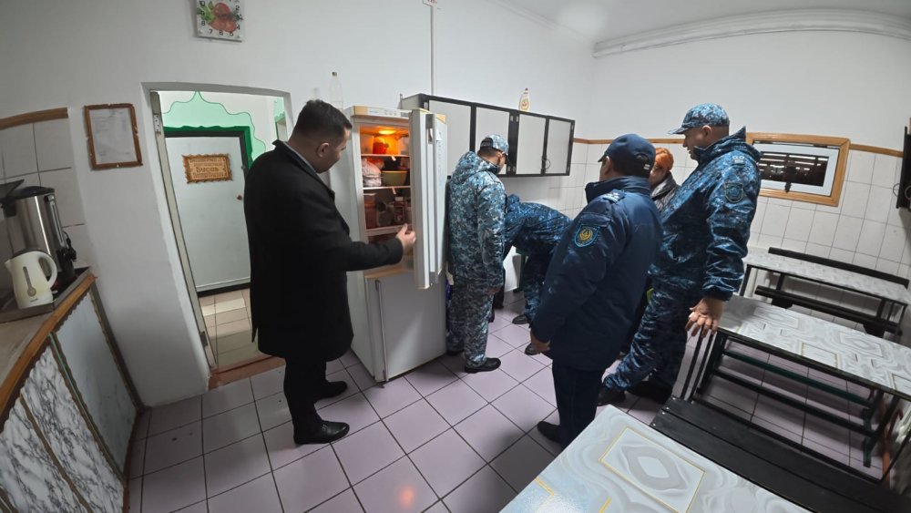 Представитель Уполномоченного по правам человека в Республике Казахстан по Карагандинской области К. М. Бейсенбеков совместно с членом Координационного совета при Уполномоченном по правам человека в Республике Казахстан Черноморской К.Н. посетили учреждение № 29 уголовно-исполнительной системы — Фото 8