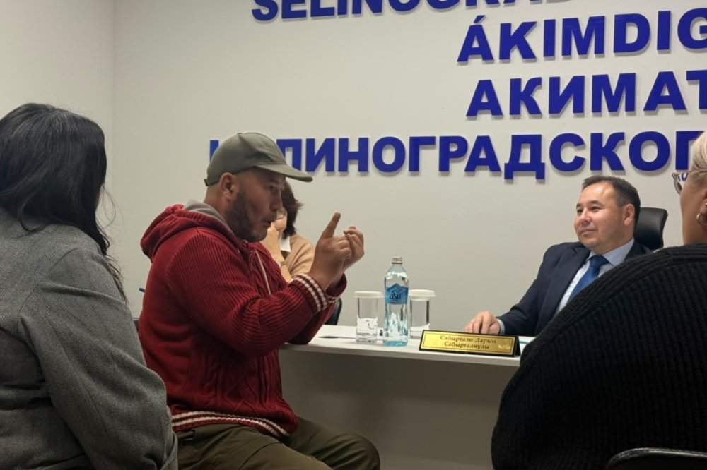 Аким Целиноградского района Дарын Сабырғали провёл очередной приём граждан по личным вопросам — Фото 2
