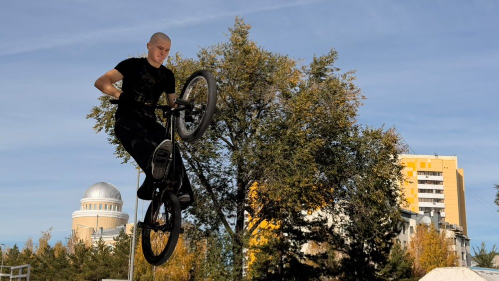 В РАЙОНЕ БАЙҚОҢЫР ПРОШЛО МОЛОДЁЖНОЕ СПОРТИВНОЕ МЕРОПРИЯТИЕ «FLY-PARK LAST RIDE26» — Фото 1