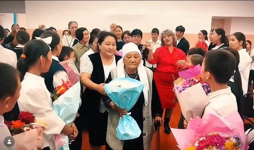 Ко Дню учителя в средней школе им. Аль-Фараби было организовано праздничное мероприятие в честь уважаемых учителей-ветеранов и педагогов школы — Фото 2