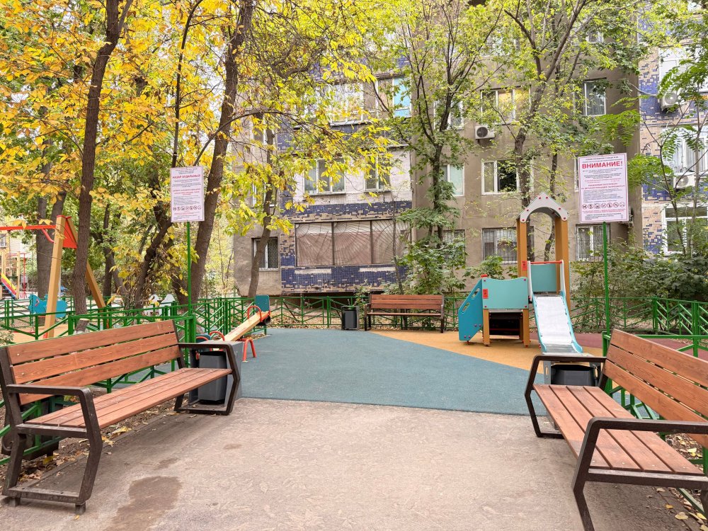 ПО ИНИЦИАТИВЕ ЖИТЕЛЕЙ В МИКРОРАЙОНЕ 10А ОБНОВИЛИ ДВОР — Фото 16