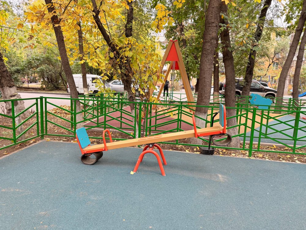 ПО ИНИЦИАТИВЕ ЖИТЕЛЕЙ В МИКРОРАЙОНЕ 10А ОБНОВИЛИ ДВОР — Фото 13