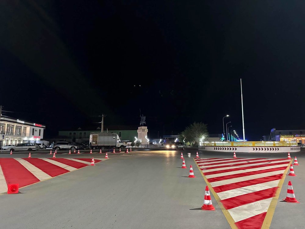 В поселке Жанакорган обновляются дорожные знаки. — Фото 2