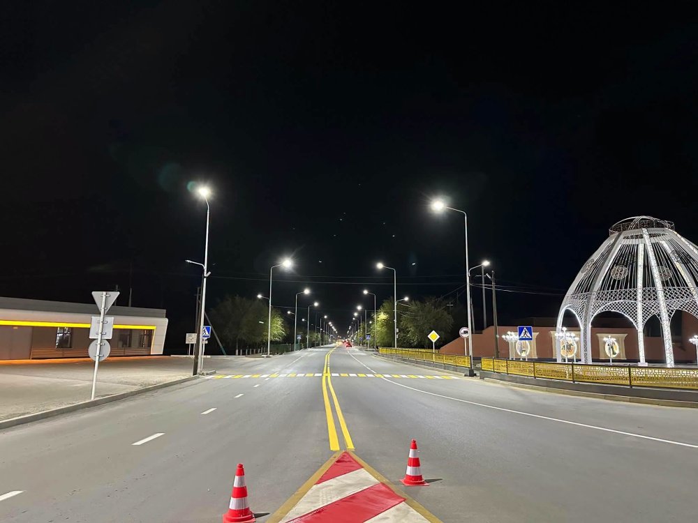 В поселке Жанакорган обновляются дорожные знаки. — Фото 1