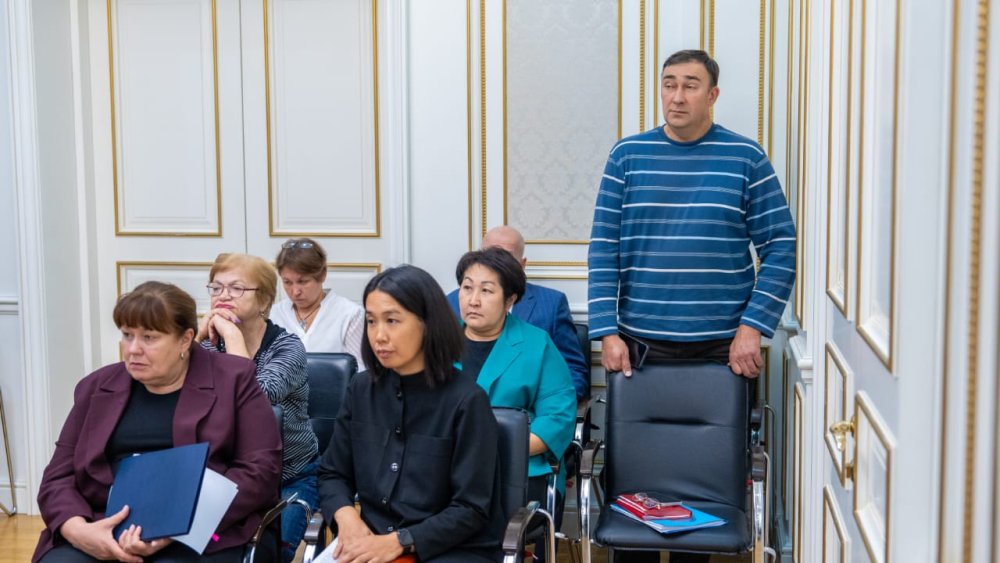 Вопросы состояния дорог и развития ресторанного бизнеса: аким ВКО провел прием граждан — Фото 10