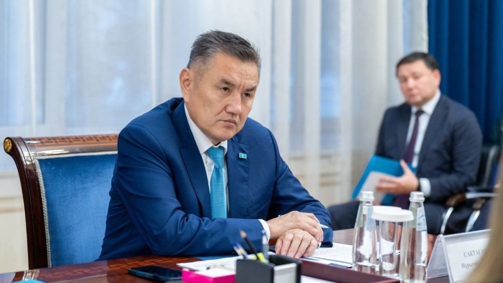 Вопросы состояния дорог и развития ресторанного бизнеса: аким ВКО провел прием граждан — Фото 2