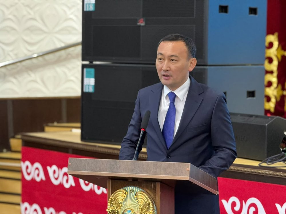 Аким области Ұлытау Есет Байкен встретился с жителями города Каражал — Фото 1