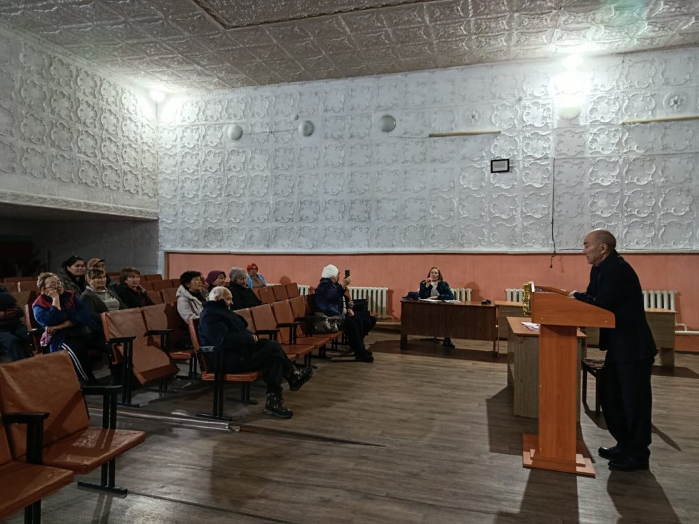 В селе Победа прошла очередная отчетная встреча акима села перед населением — Фото 1