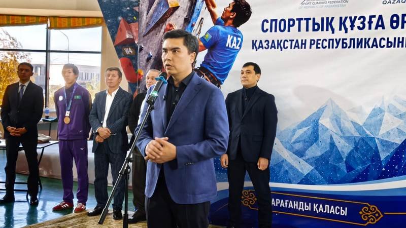 Сильнейшие скалолазы страны соревнуются в Караганде