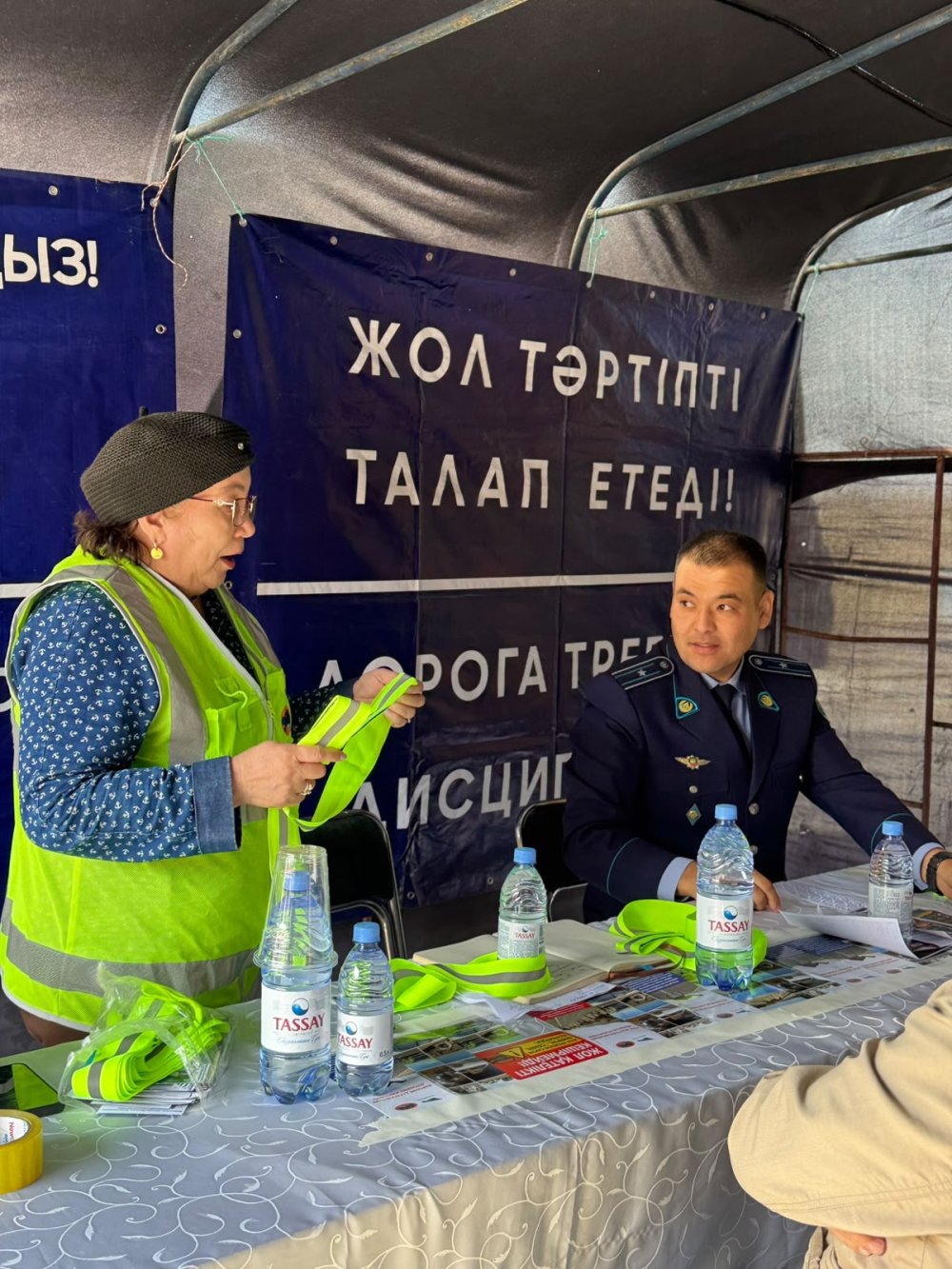 Жители выразили благодарность полицейским в ходе встречи — Фото 7