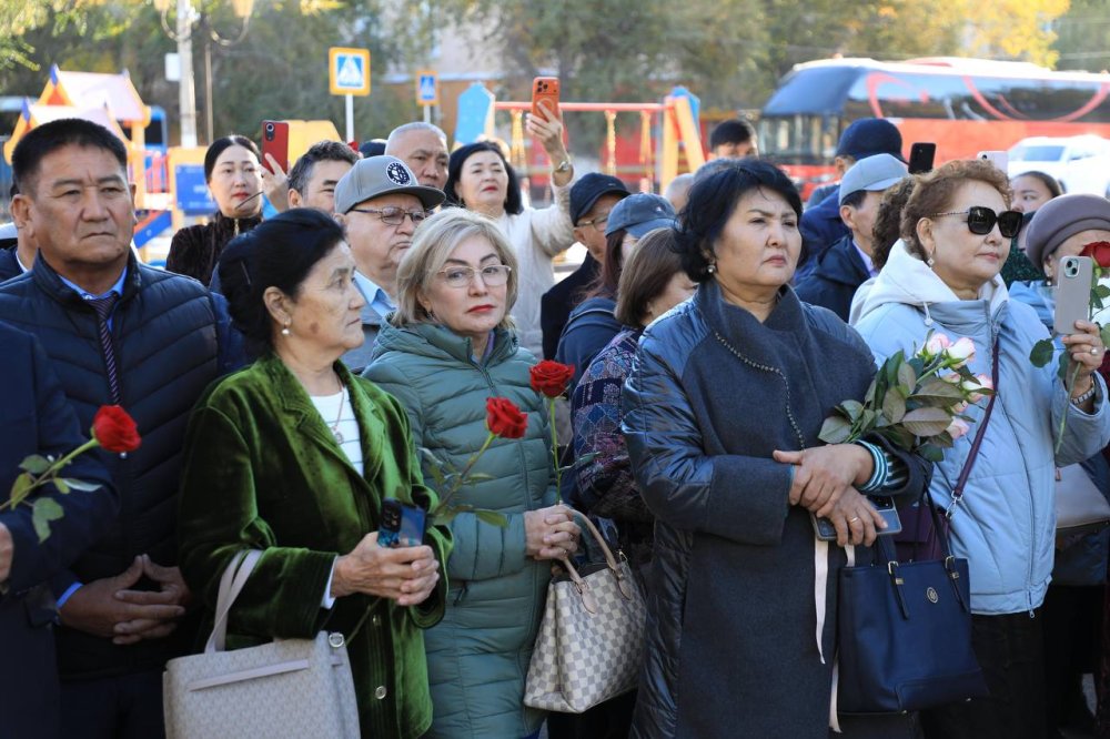 В Актобе открыли памятник выдающемуся поэту и композитору Бакиру Тажибаеву — Фото 5