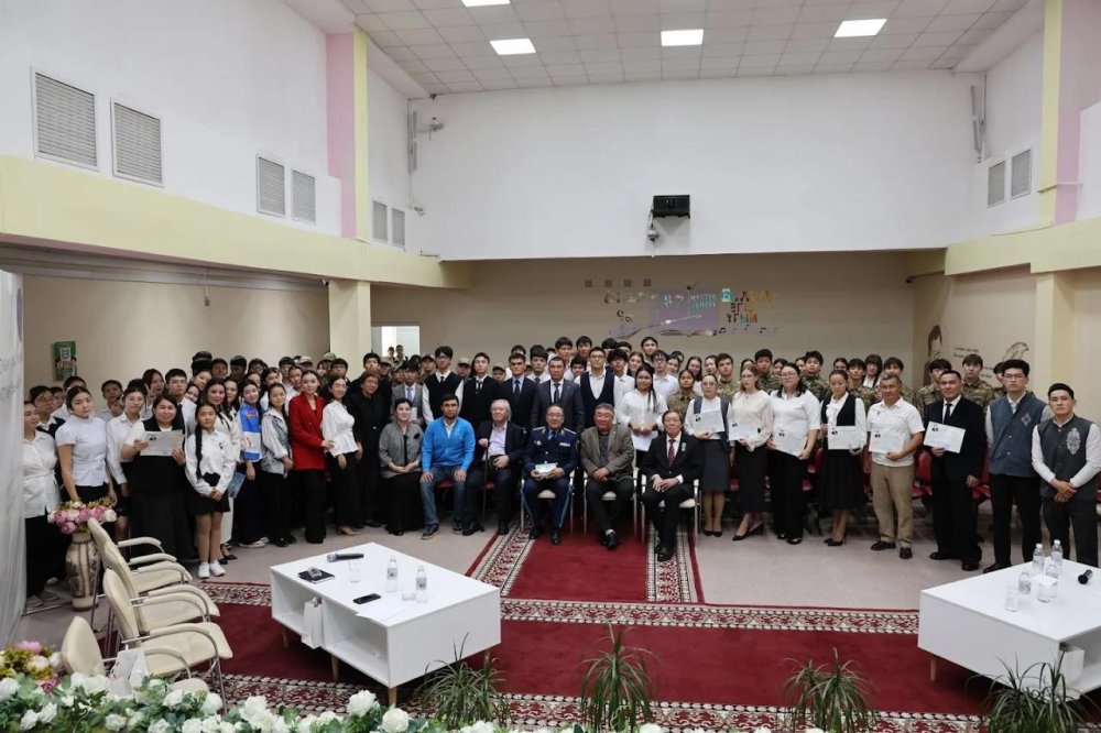 Просветительскую встречу с участием видных деятелей провели для столичных школьников — Фото 1