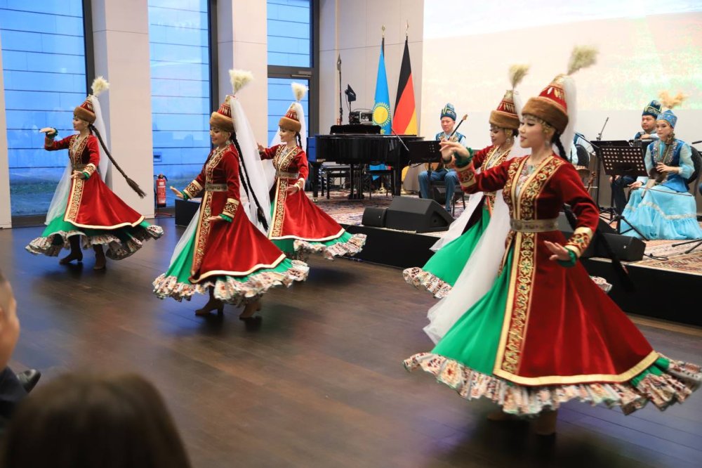 Мелодии Великой степи прозвучали в сердце Берлина — Фото 7