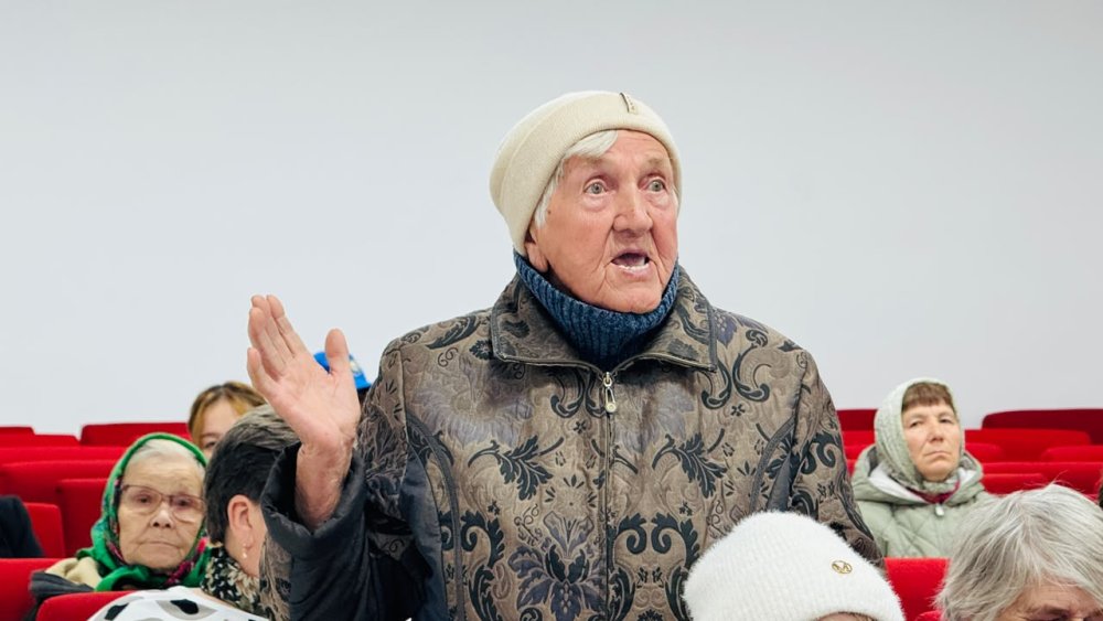 Продолжаются отчётные встречи акима района с населением — Фото 3