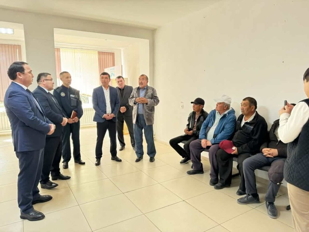 В рамках реализации проекта «Закон и порядок» проведена акция - личный прием граждан в Сарысуском районе Жамбылской области — Фото 2