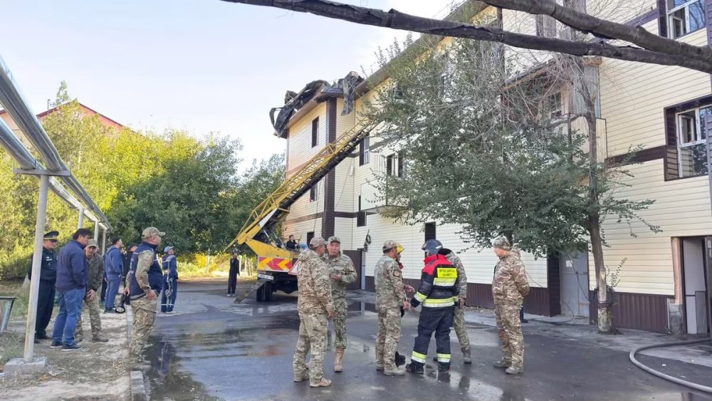 В ГОРОДЕ КЕНТАУ ПОЛНОСТЬЮ ЛИКВИДИРОВАН ПОЖАР В ЖИЛОМ ДОМЕ — Фото 1