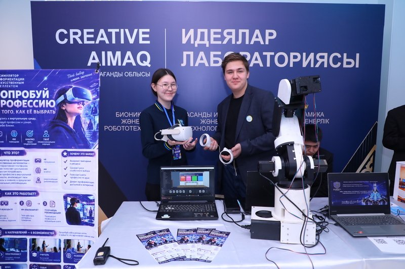 От ремесла до искусственного интеллекта: карагандинские креаторы представили свои работы в Астане