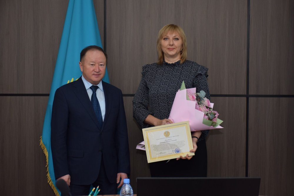 Бейбут Исманов поблагодарил депутатов VIII созыва за совместную работу — Фото 3