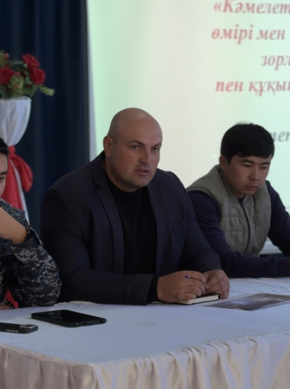 В средней школе имени Е. Жайсаңбаева состоялась расширенная встреча с участием родителей, посвящённая вопросам обеспечения безопасности несовершеннолетних, профилактики правонарушений и повышению ответственности за воспитание детей — Фото 7