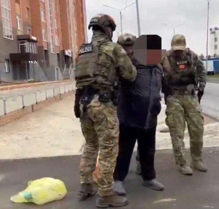 Наркотики в ассортименте: в Кокшетау задержан склад-фасовщик с крупной партией запрещенных веществ