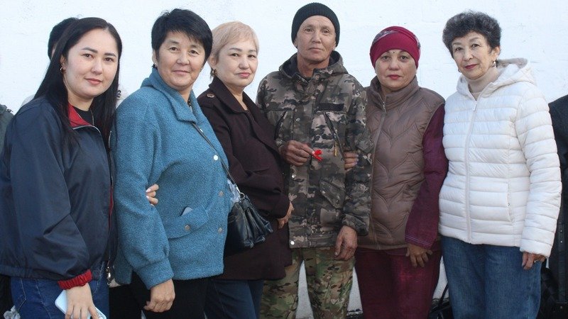 В Каркаралинске в преддверии Дня Республики семь семей получили новое жильё