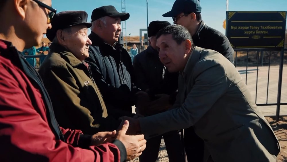 В ЖАРКАМЫСЕ В ЧЕСТЬ 100-ЛЕТИЯ БАКРА ТАЖИБАЕВА МОДЕРНИЗИРОВАЛИ ПАМЯТНИК У ИСТОКОВ «АКБУЛАК — Фото 3