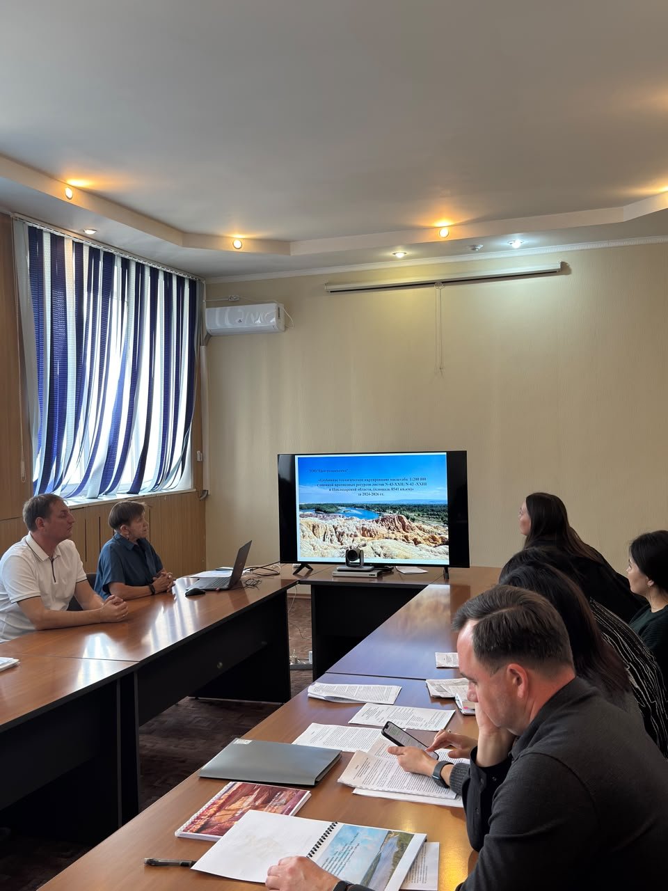В РГУ МД «Центрказнедра» 20 октября 2026 года на заседание Совета рассмотрен отчет по объекту «Глубинное геологическое картирование масштаба 1:200000 с оценкой прогнозных ресурсов листов N-43-XXII; -XXIII в Павлодарской области, (площадь 8541 кв. км)» за 2024-2026 гг., выполненного ТОО «Центргеолсъемка» по бюджетной программе 089. — Фото 1