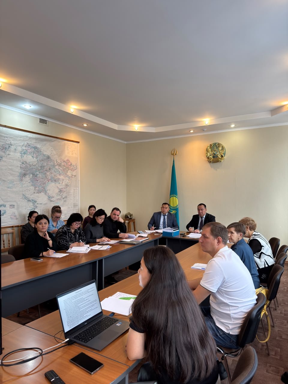 В РГУ МД «Центрказнедра» 20 октября 2026 года на заседание Совета рассмотрен отчет по объекту «Глубинное геологическое картирование масштаба 1:200 000 с оценкой прогнозных ресурсов листов L-42-XIV, - XV, площадь 11408 кв.км» за 2024-2026гг., выполненного ТОО «Центргеолсъемка» по бюджетной программы 089. — Фото 2
