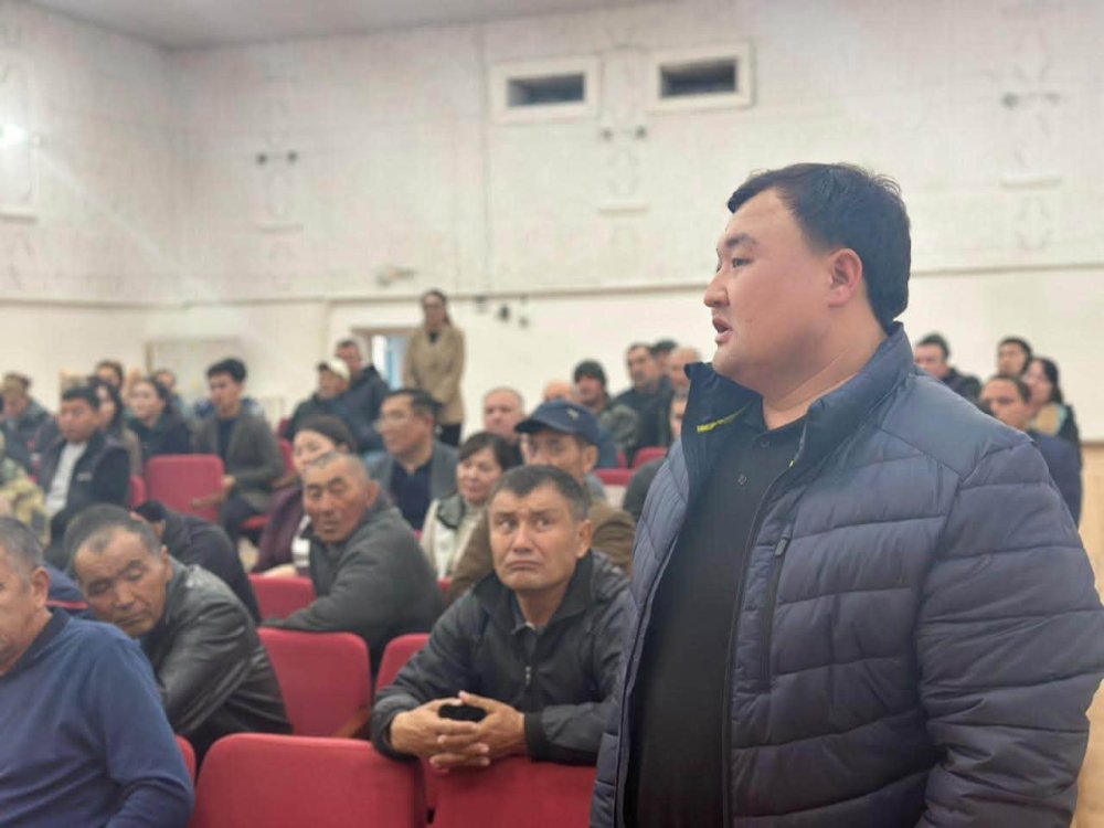 Аким Осакаровского района Руслан Нурмуханбетов провёл встречи с жителями сельских округов Нияз, Карагайлы и Есиль — Фото 2