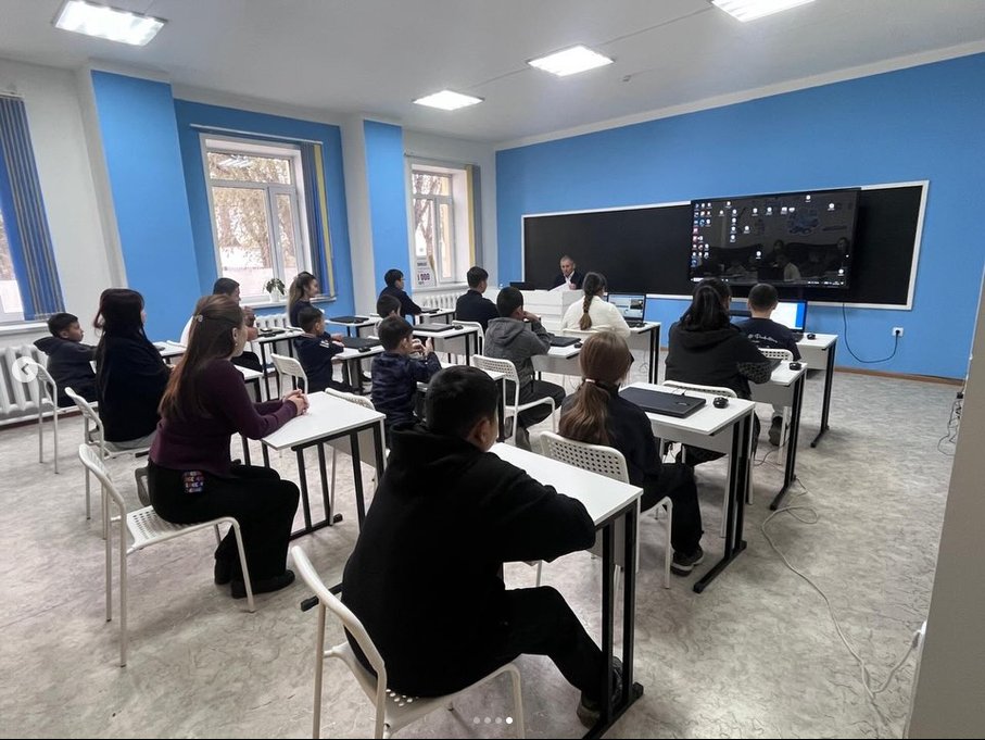 20 октября 2026 года в целях реализации 17-пункта Дорожной карты по продвижению профессиональных и личностных качеств государственных служащих в соответствии с идеалами «Адал азамат» на 2026-2027 годы, филиалом «Межрайонный территориальный отдел принудительного исполнения Жанааркинского района» Департамента юстиции области Ұлытау проведена встреча с молодежью по популяризации профессии государственного служащего в КГКП «Дом школьников» Отдела образования Жанааркинского района Управления образования области Ұлытау. — Фото 2