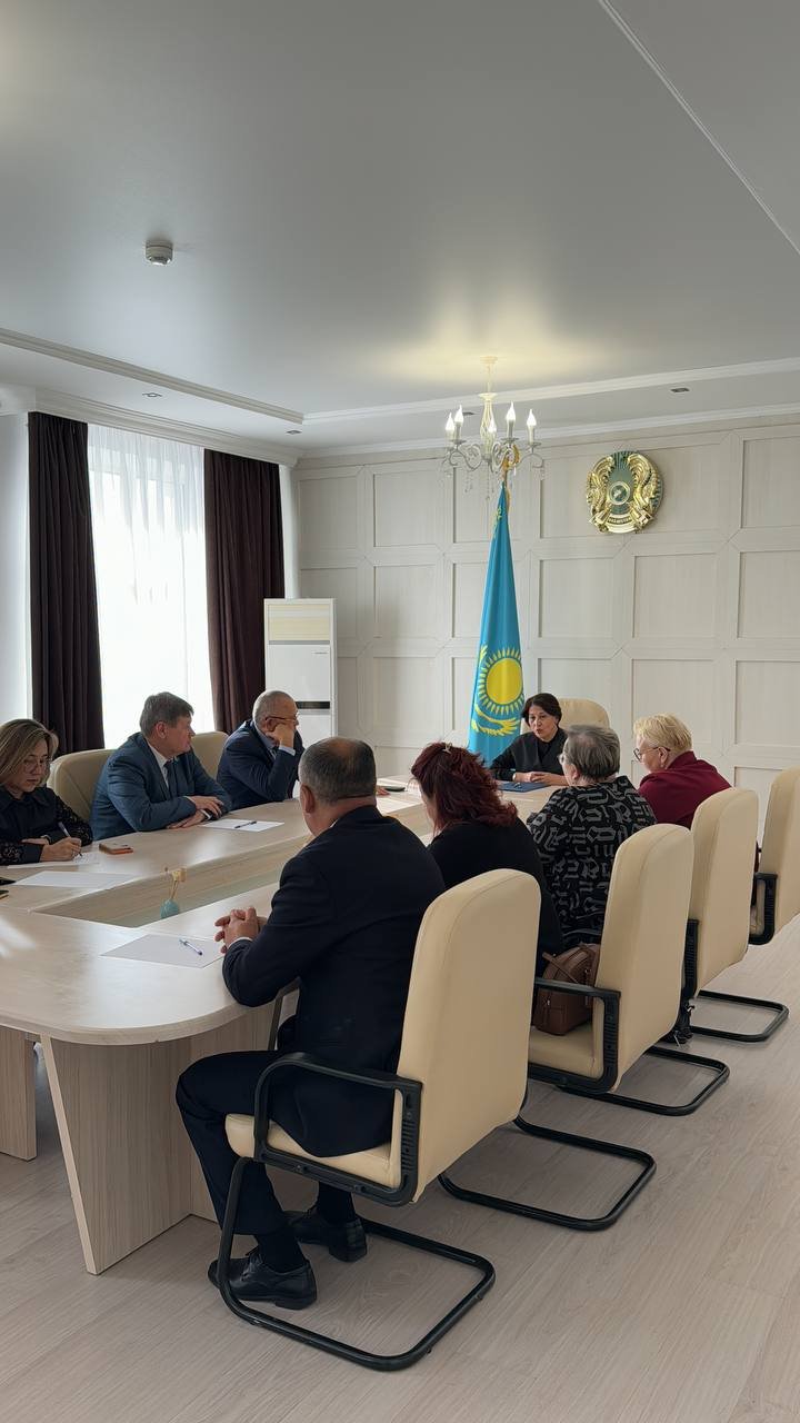 Встреча с членами Общественного совета Костанайской области, представителями профсоюзов и региональными экспертами. — Фото 1