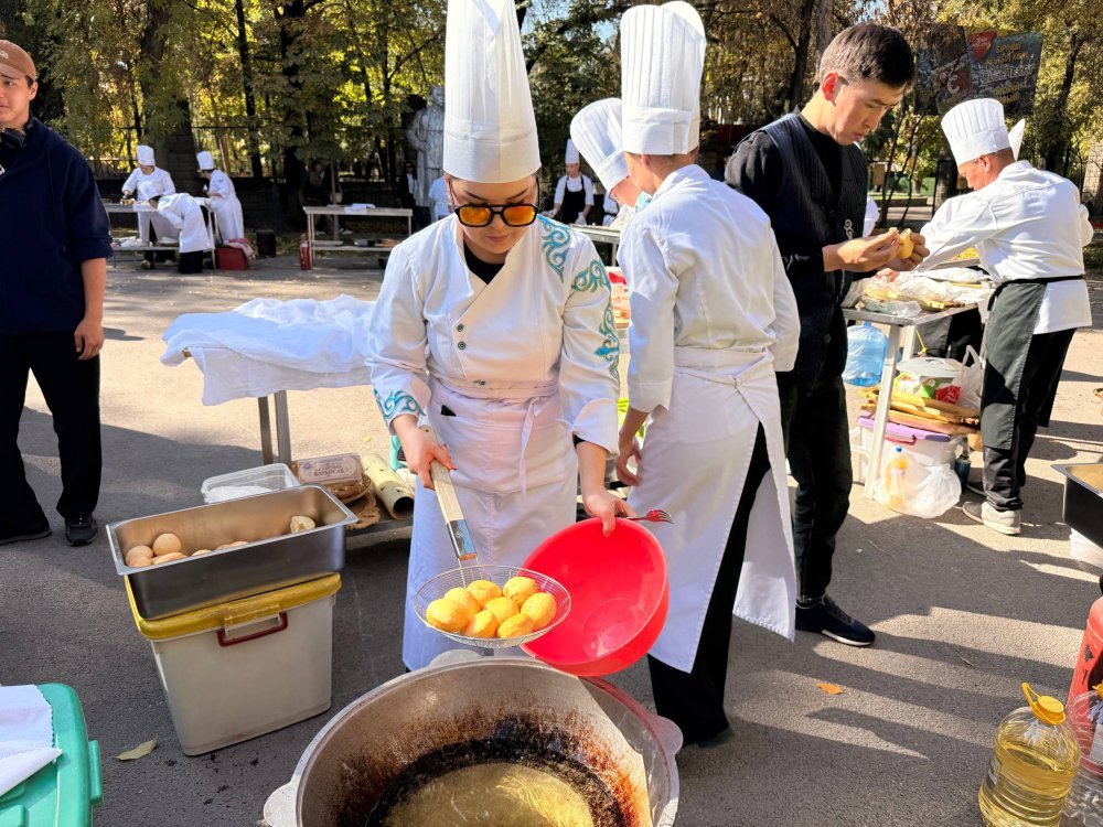 В Ауэзовском районе состоялся республиканский фестиваль «Бауырсақ Fest – 2026», посвящённый Дню Республики — Фото 22