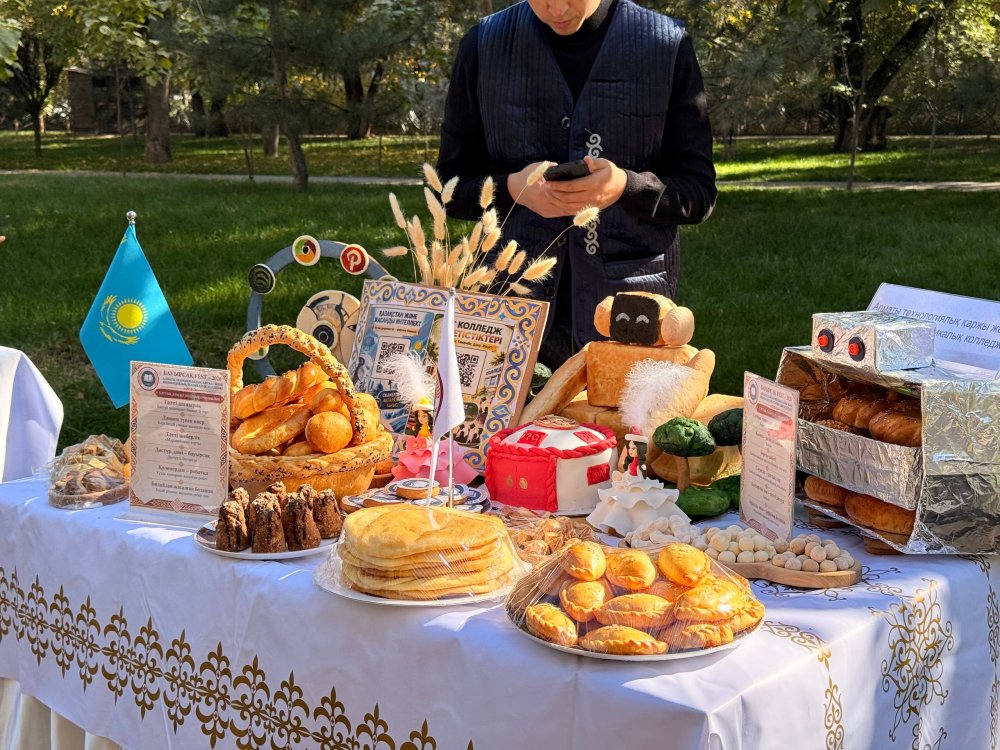 В Ауэзовском районе состоялся республиканский фестиваль «Бауырсақ Fest – 2026», посвящённый Дню Республики — Фото 5