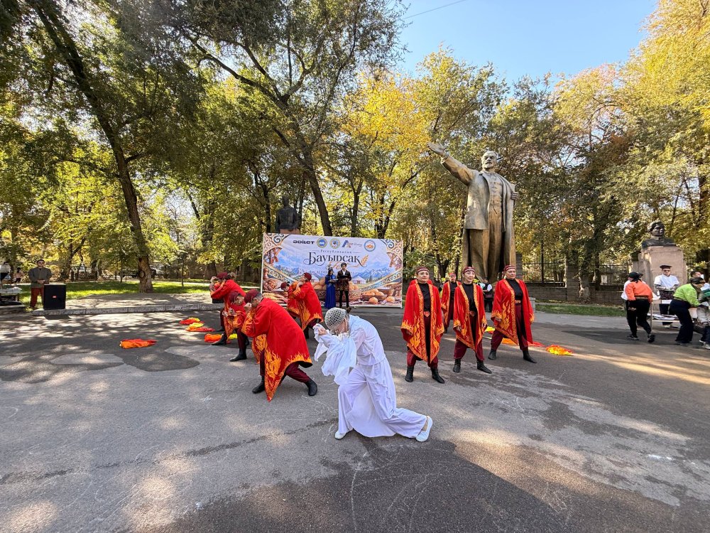 В Ауэзовском районе состоялся республиканский фестиваль «Бауырсақ Fest – 2026», посвящённый Дню Республики — Фото 15